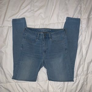 AE light wash skinny jean. Size 8 Long.